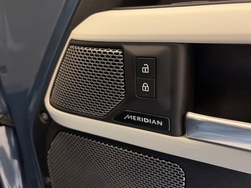 2023 (23) LAND ROVER COMMERCIAL DEFENDER 3.0 D250 Hard Top SE Auto 5228192