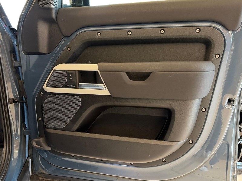 2023 (23) LAND ROVER COMMERCIAL DEFENDER 3.0 D250 Hard Top SE Auto 5228176