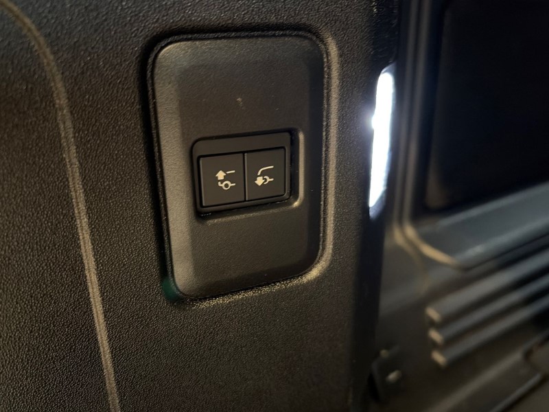 2023 (23) LAND ROVER COMMERCIAL DEFENDER 3.0 D250 Hard Top SE Auto 5228175