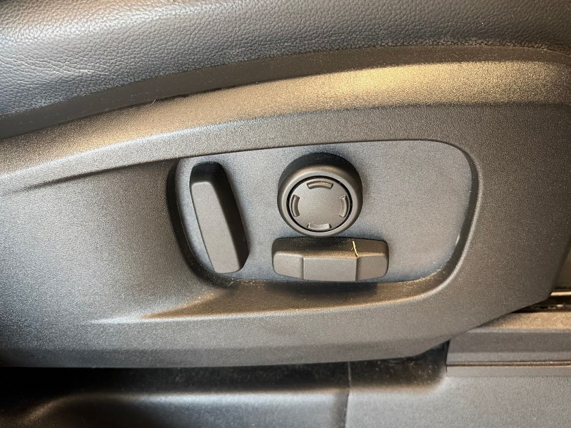 2023 (23) LAND ROVER COMMERCIAL DEFENDER 3.0 D250 Hard Top SE Auto 5228178