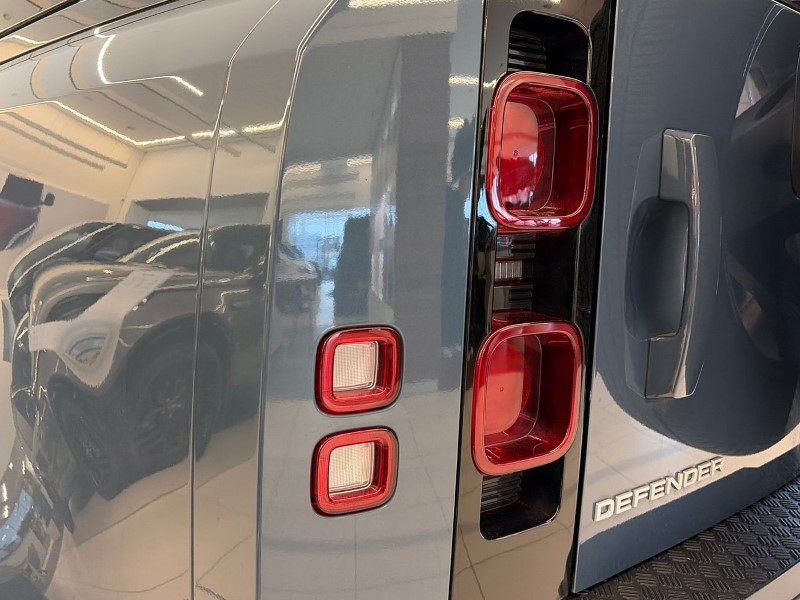 2023 (23) LAND ROVER COMMERCIAL DEFENDER 3.0 D250 Hard Top SE Auto 5228173