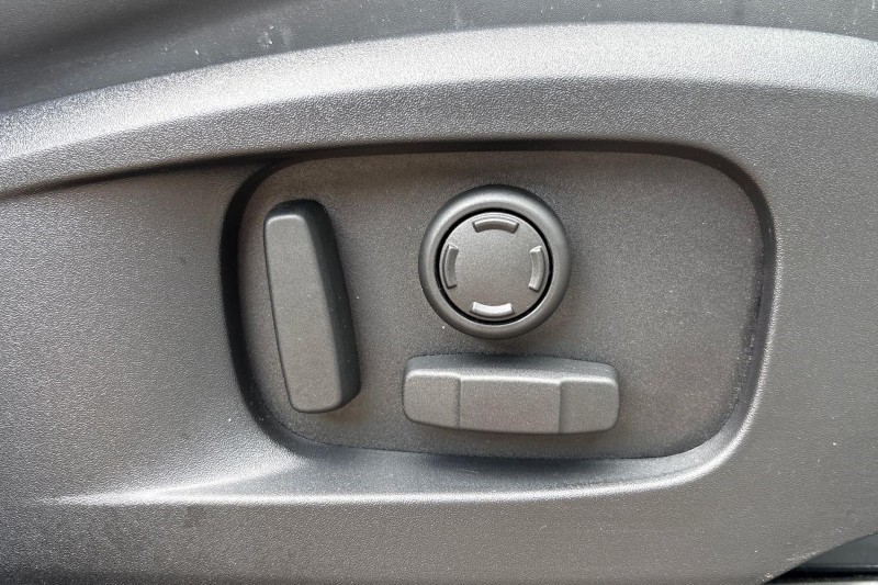 2024 (24) LAND ROVER DEFENDER 3.0 D250 X-Dynamic SE 110 5dr Auto 5560136