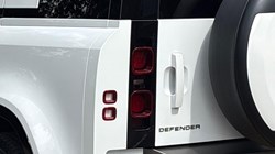 2024 (24) LAND ROVER DEFENDER 3.0 D250 X-Dynamic SE 110 5dr Auto 5560131