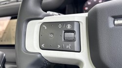 2024 (24) LAND ROVER DEFENDER 3.0 D250 X-Dynamic SE 110 5dr Auto 5560140
