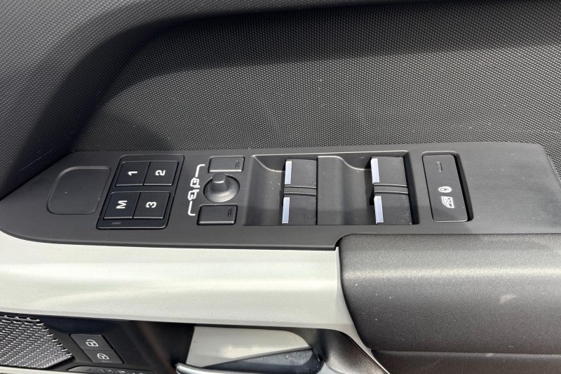 2024 (24) LAND ROVER DEFENDER 3.0 D250 X-Dynamic SE 110 5dr Auto 5560135