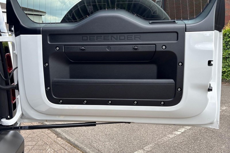 2024 (24) LAND ROVER DEFENDER 3.0 D250 X-Dynamic SE 110 5dr Auto 5560155