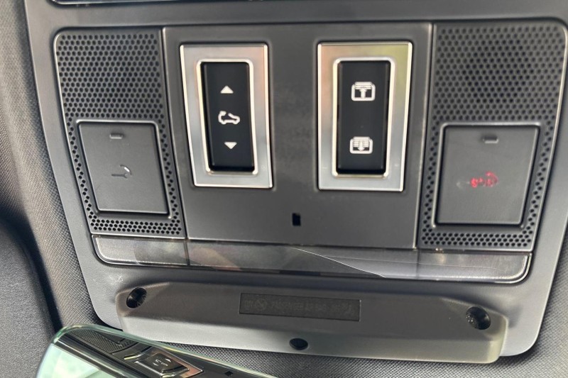 2024 (24) LAND ROVER DEFENDER 3.0 D250 X-Dynamic SE 110 5dr Auto 5560167