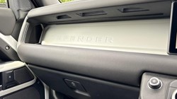 2024 (24) LAND ROVER DEFENDER 3.0 D250 X-Dynamic SE 110 5dr Auto 5560150