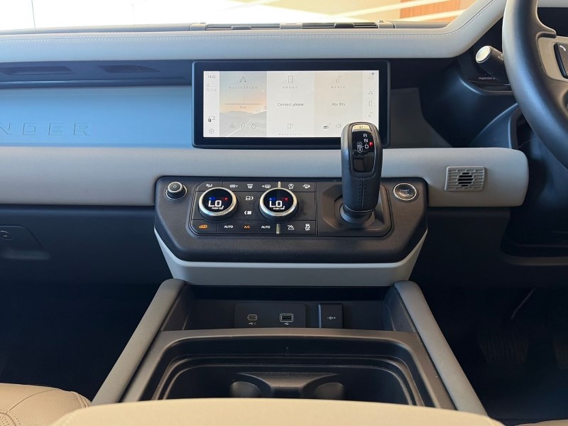 2022 (72) LAND ROVER DEFENDER 3.0 D250 SE 110 5dr Auto 5253908