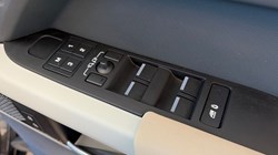 2022 (72) LAND ROVER DEFENDER 3.0 D250 SE 110 5dr Auto 5253918