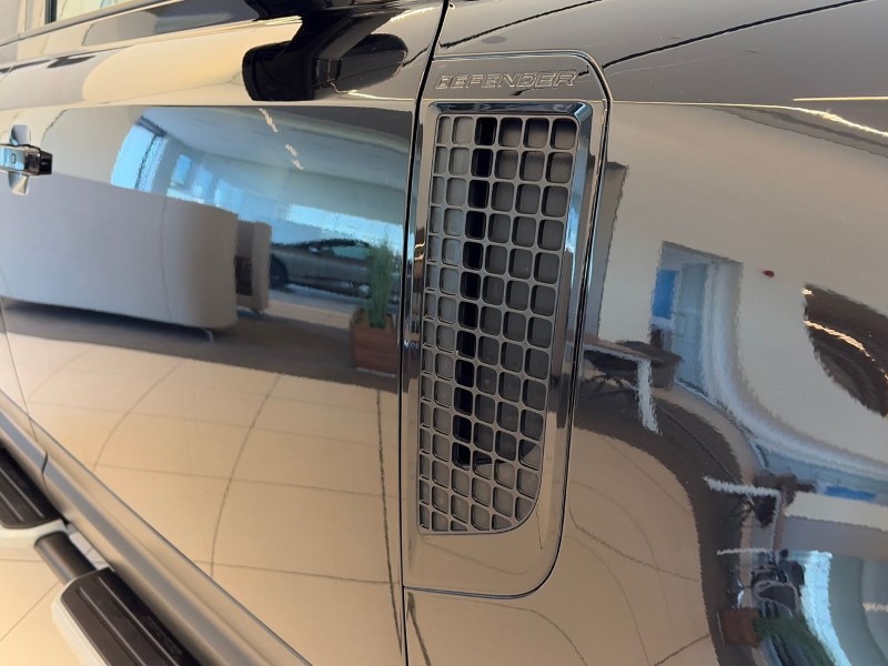 2022 (72) LAND ROVER DEFENDER 3.0 D250 SE 110 5dr Auto 5253914