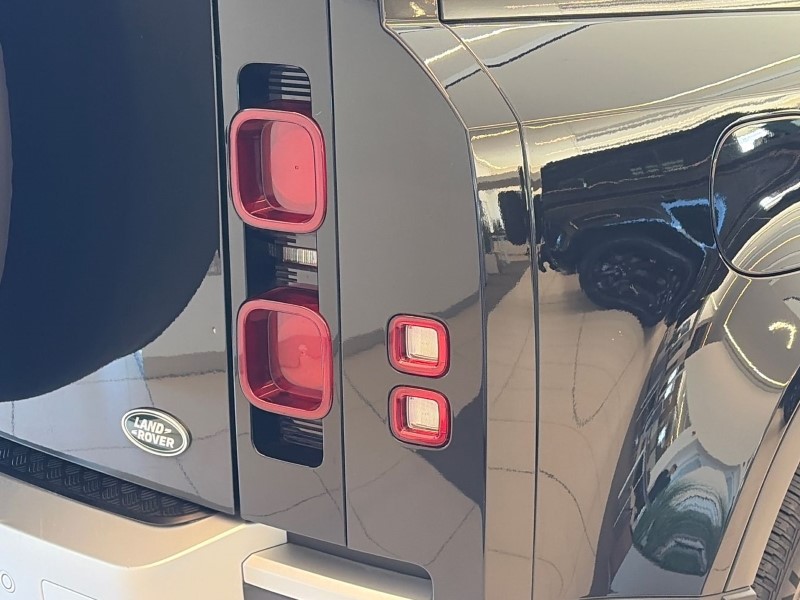 2022 (72) LAND ROVER DEFENDER 3.0 D250 SE 110 5dr Auto 5253944