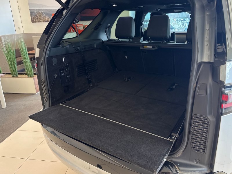 2023 (23) LAND ROVER DISCOVERY 3.0 D300 R-Dynamic HSE 5dr Auto 5240902