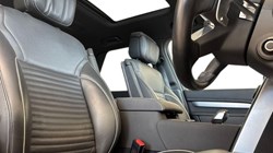 2023 (23) LAND ROVER DISCOVERY 3.0 D300 R-Dynamic HSE 5dr Auto 5240889