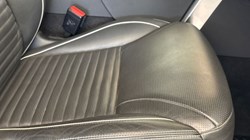 2023 (23) LAND ROVER DISCOVERY 3.0 D300 R-Dynamic HSE 5dr Auto 5240888