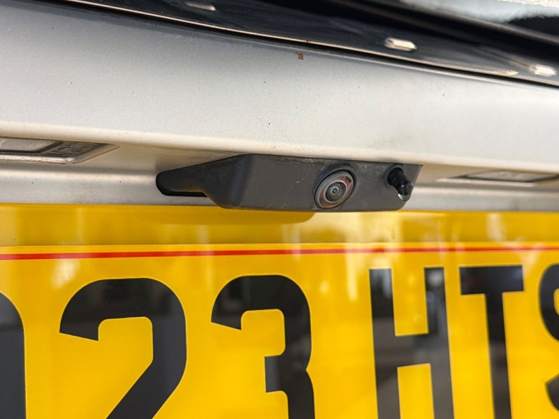 2023 (23) LAND ROVER COMMERCIAL DEFENDER 3.0 D250 Hard Top SE Auto 5241017