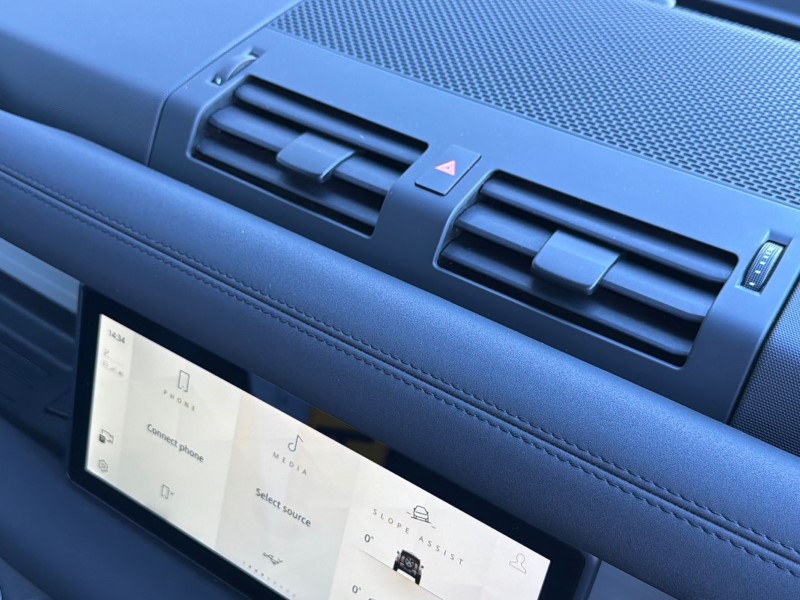 2023 (23) LAND ROVER COMMERCIAL DEFENDER 3.0 D250 Hard Top SE Auto 5241012