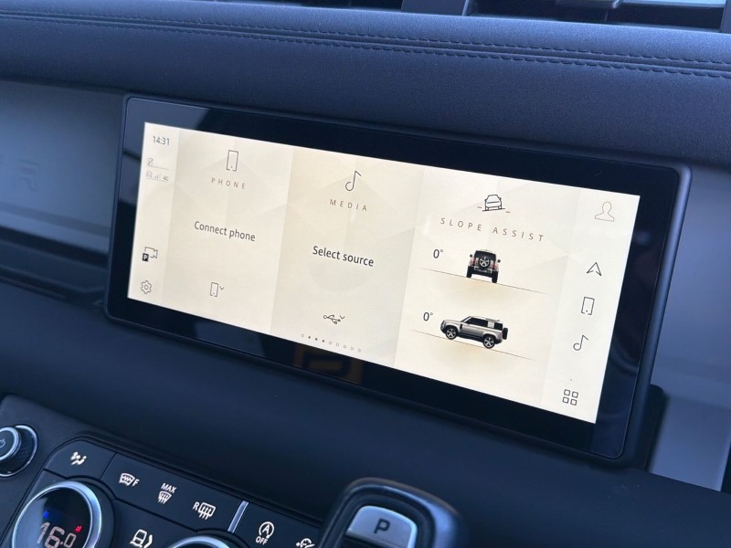 2023 (23) LAND ROVER COMMERCIAL DEFENDER 3.0 D250 Hard Top SE Auto 5241007