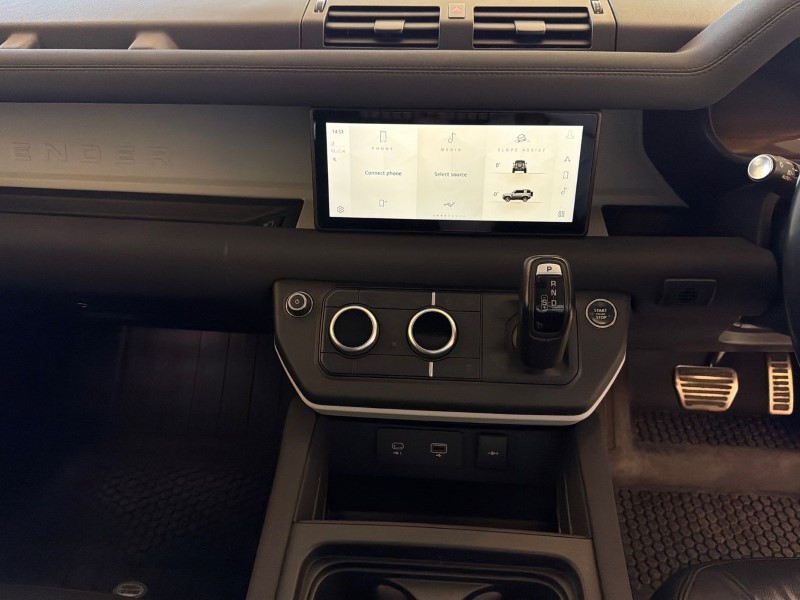 2023 (23) LAND ROVER COMMERCIAL DEFENDER 3.0 D250 Hard Top SE Auto 5240991