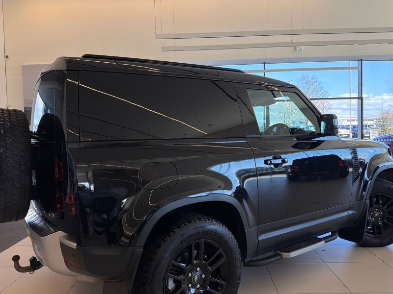 2023 (23) LAND ROVER COMMERCIAL DEFENDER 3.0 D250 Hard Top SE Auto 5241027