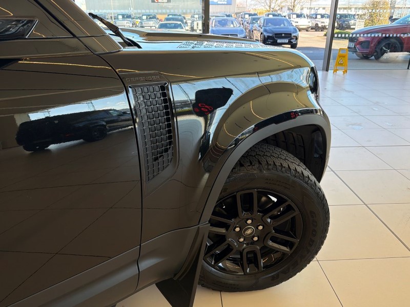 2023 (23) LAND ROVER COMMERCIAL DEFENDER 3.0 D250 Hard Top SE Auto 5241025