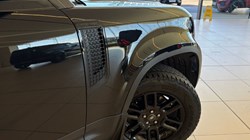 2023 (23) LAND ROVER COMMERCIAL DEFENDER 3.0 D250 Hard Top SE Auto 5241025