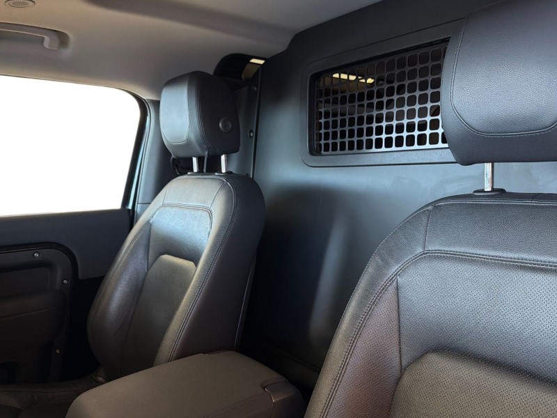 2023 (23) LAND ROVER COMMERCIAL DEFENDER 3.0 D250 Hard Top SE Auto 5240981