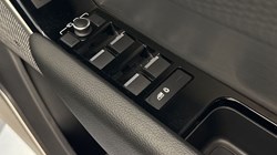 2019 (19) LAND ROVER RANGE ROVER VELAR 2.0 D180 R-Dynamic SE 5dr Auto 5235844