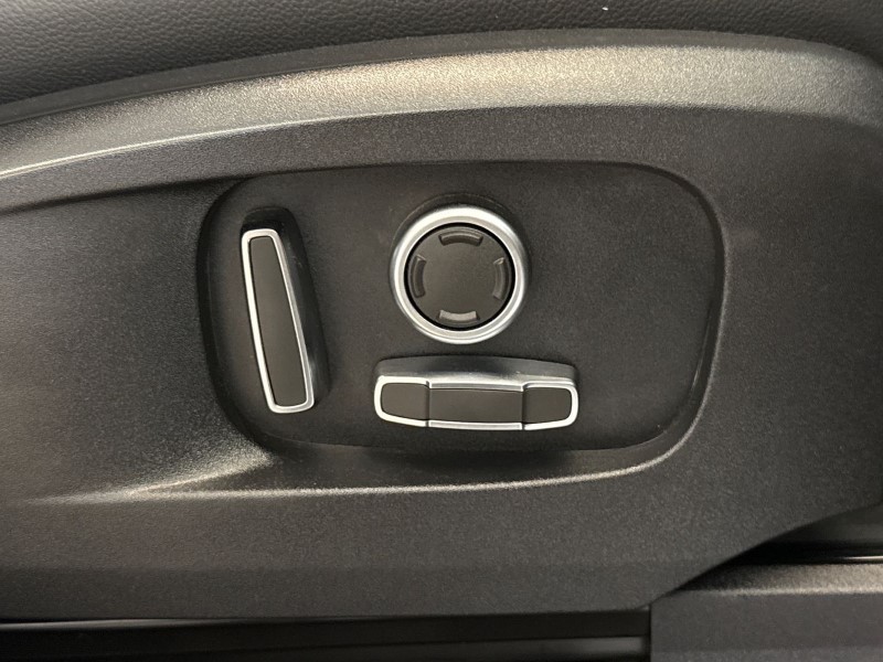 2023 (23) LAND ROVER DEFENDER 3.0 D300 X-Dynamic SE 130 5dr Auto [8 Seat] 5241354