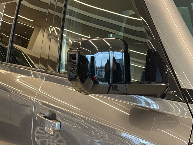 2023 (23) LAND ROVER DEFENDER 3.0 D300 X-Dynamic SE 130 5dr Auto [8 Seat] 5241379