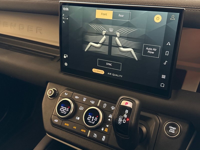 2023 (23) LAND ROVER DEFENDER 3.0 D300 X-Dynamic SE 130 5dr Auto [8 Seat] 5241362