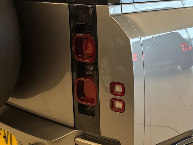 2023 (23) LAND ROVER DEFENDER 3.0 D300 X-Dynamic SE 130 5dr Auto [8 Seat] 5241376