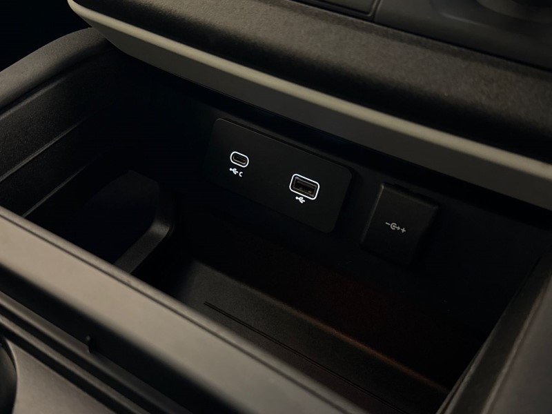 2023 (23) LAND ROVER DEFENDER 3.0 D300 X-Dynamic SE 130 5dr Auto [8 Seat] 5241366