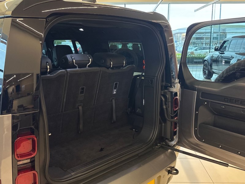 2023 (23) LAND ROVER DEFENDER 3.0 D300 X-Dynamic SE 130 5dr Auto [8 Seat] 5241369