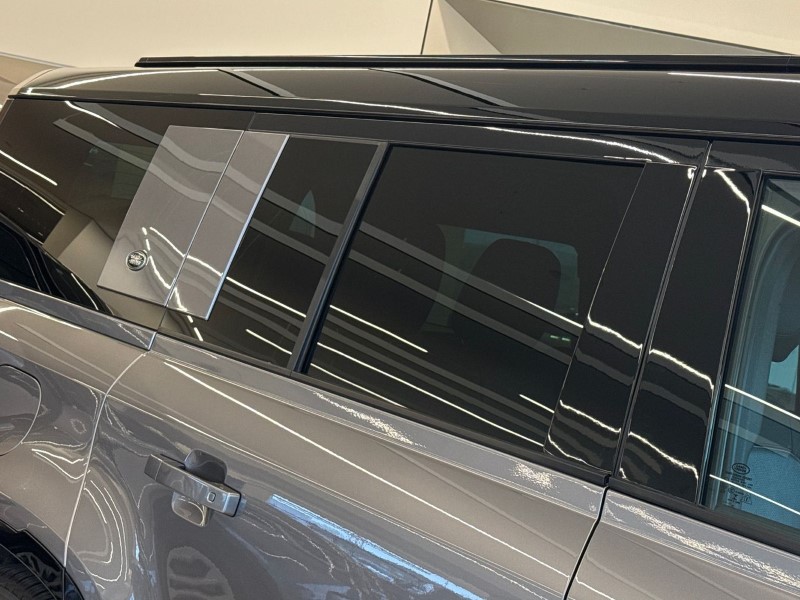 2023 (23) LAND ROVER DEFENDER 3.0 D300 X-Dynamic SE 130 5dr Auto [8 Seat] 5241380