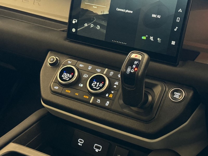 2023 (23) LAND ROVER DEFENDER 3.0 D300 X-Dynamic SE 130 5dr Auto [8 Seat] 5241343