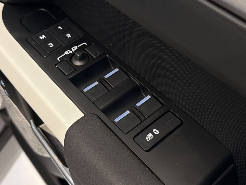 2023 (23) LAND ROVER DEFENDER 3.0 D300 X-Dynamic SE 130 5dr Auto [8 Seat] 5241353