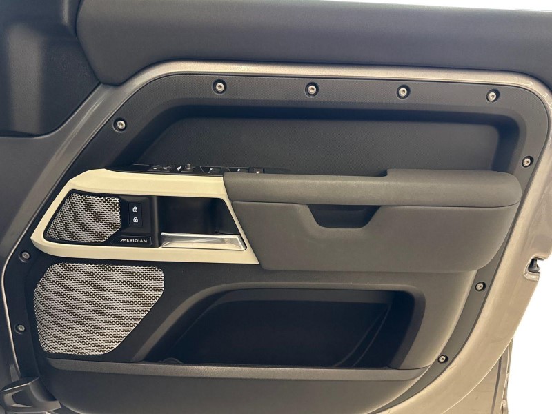 2023 (23) LAND ROVER DEFENDER 3.0 D300 X-Dynamic SE 130 5dr Auto [8 Seat] 5241352