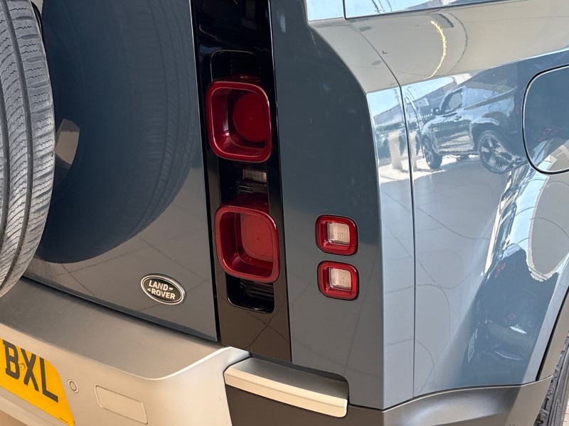 2023 (23) LAND ROVER DEFENDER 3.0 D250 SE 110 5dr Auto 5279309
