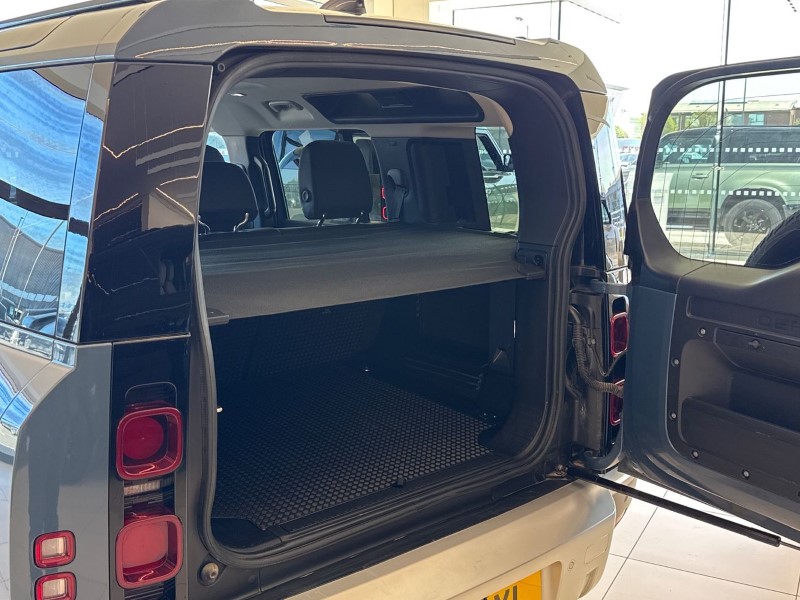 2023 (23) LAND ROVER DEFENDER 3.0 D250 SE 110 5dr Auto 5279302