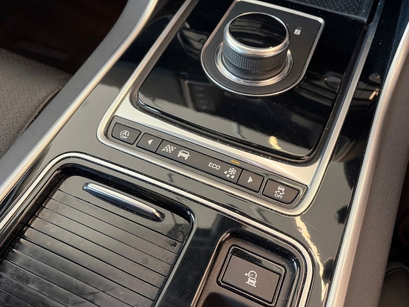 2017 (67) JAGUAR XE 2.0d [180] Portfolio 4dr Auto 5310456