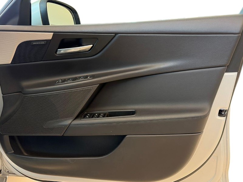 2017 (67) JAGUAR XE 2.0d [180] Portfolio 4dr Auto 5310444