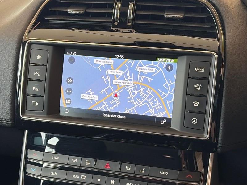 2017 (67) JAGUAR XE 2.0d [180] Portfolio 4dr Auto 5310433