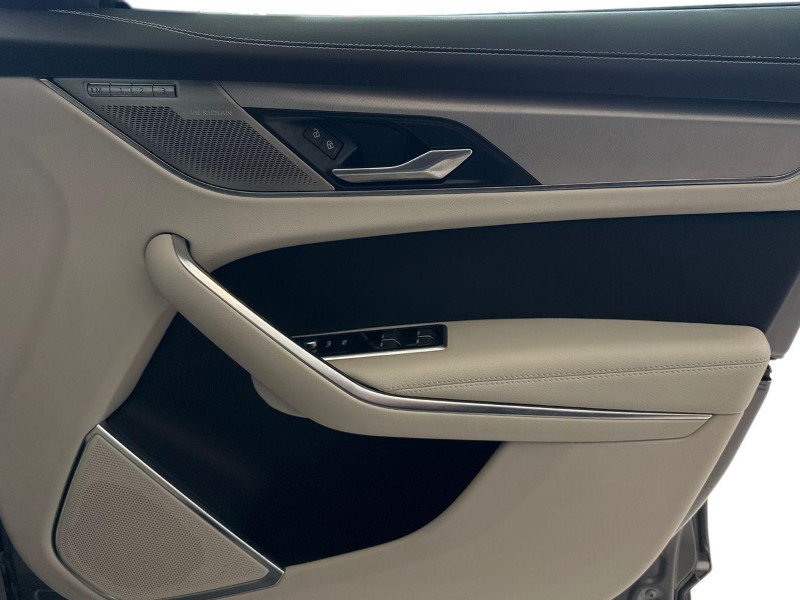 2023 (73) JAGUAR F-PACE 2.0 D200 R-Dynamic SE Black 5dr Auto AWD 5276511