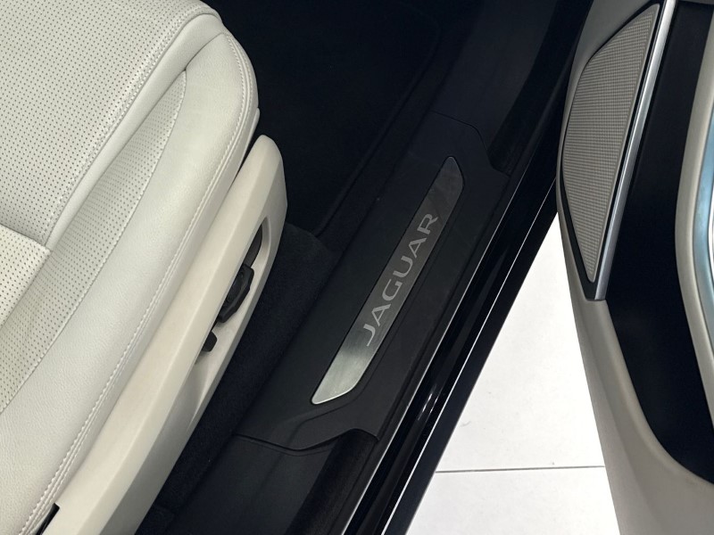 2023 (23) JAGUAR F-PACE 2.0 P250 R-Dynamic SE Black 5dr Auto AWD 5282139