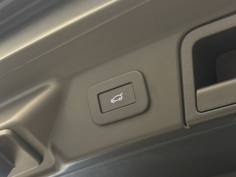 2023 (23) LAND ROVER RANGE ROVER VELAR 2.0 D200 R-Dynamic S 5dr Auto 5306828