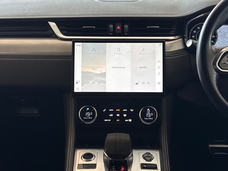 2023 (72) JAGUAR F-PACE 2.0 P400e R-Dynamic SE 5dr Auto AWD 5301193