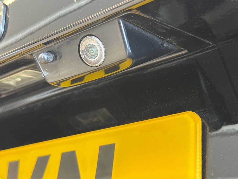 2021 (21) LAND ROVER DISCOVERY 3.0 D250 R-Dynamic S 5dr Auto 5314643