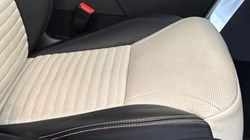 2021 (21) LAND ROVER DISCOVERY 3.0 D250 R-Dynamic S 5dr Auto 5390447