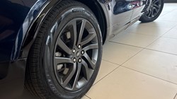 2021 (21) LAND ROVER DISCOVERY 3.0 D250 R-Dynamic S 5dr Auto 5390470